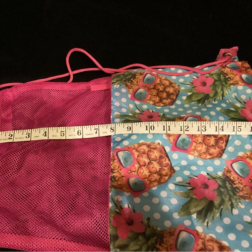 String Backpack/Gym Bag w/ pineapples - Picture 2 of 6